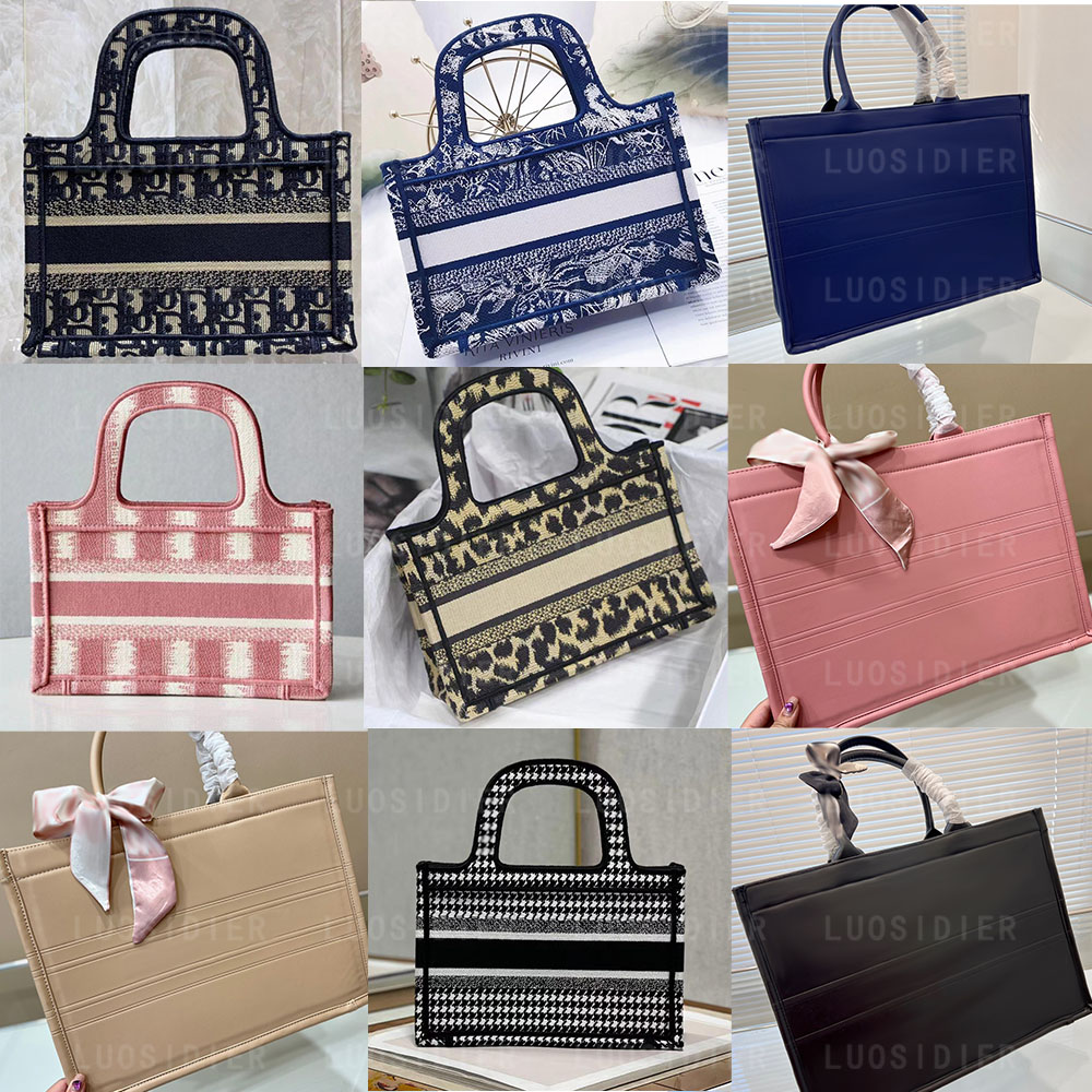 designer tote handbag purse luxury women hopping oblique jacquard navy blue toile stripes embroidery Gradient Large capacity bag in smooth calfskin
designer tote handbag purse luxury women hopping oblique jacquard navy blue toile stripes embroidery Gradient Large capacity bag in smooth calfskin