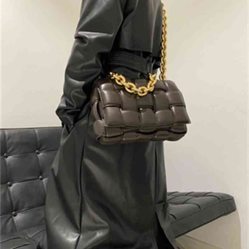 Bottegas Venetas Luxury Handbags Small Square Cowhide Woven Lattice Pillow Tofu Single Shoulder Diagonal Early Autumn and Winter1 1GA8
Bottegas Venetas Luxury Handbags Small Square Cowhide Woven Lattice Pillow Tofu Single Shoulder Diagonal Early Autumn and Winter1 1GA8