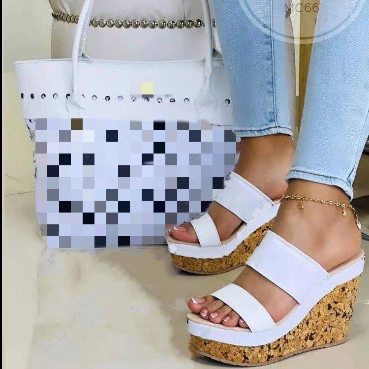2022 Newest Women Leather Sandals Star Trail Designer Lady Ankle Strap Studs Buckle Letter Printed Chunky Heel Treaded Rubber Outsole Sandal Size 36-43, Red
2022 Newest Women Leather Sandals Star Trail Designer Lady Ankle Strap Studs Buckle Letter Printed Chunky Heel Treaded Rubber Outsole Sandal Size 36-43, Red