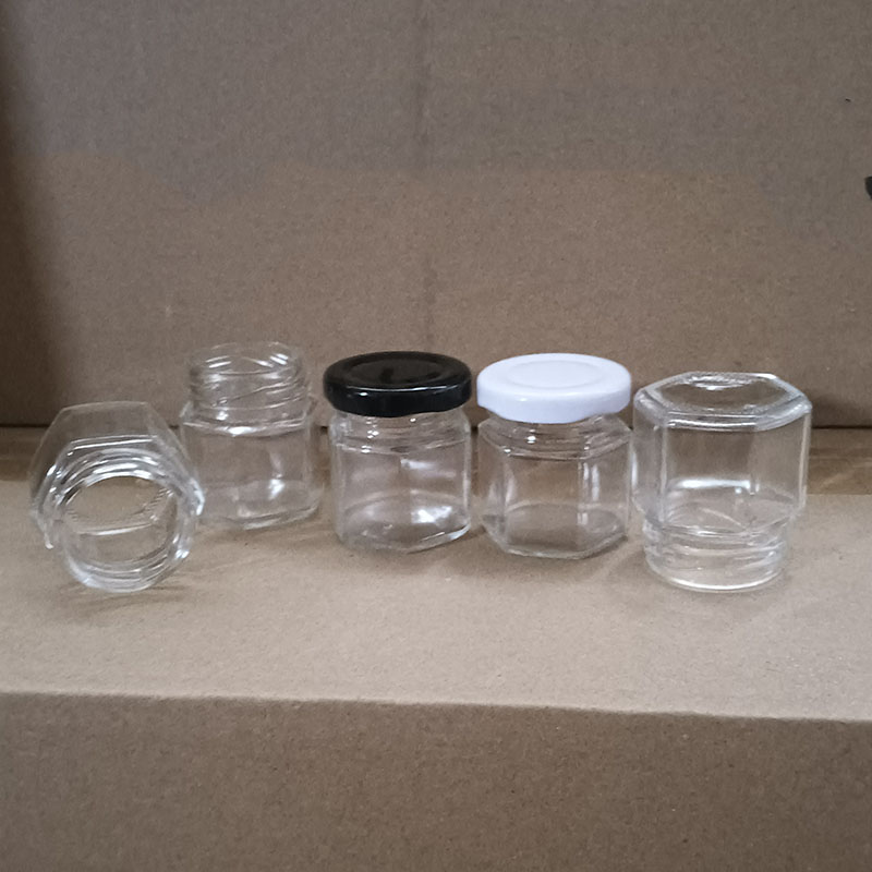 Food Savers & Storage Containers Wholesale 45ml hexagonal glass bottle kitchen supplies seasoning water pickled safe and clean
Food Savers & Storage Containers Wholesale 45ml hexagonal glass bottle kitchen supplies seasoning water pickled safe and clean