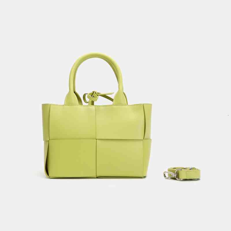 Bottegass's Designer Handbags Vegetable Venetas's Women's Arco Basket Leather Bag Large Plaid Woven Crossbody Shoulder
Bottegass's Designer Handbags Vegetable Venetas's Women's Arco Basket Leather Bag Large Plaid Woven Crossbody Shoulder