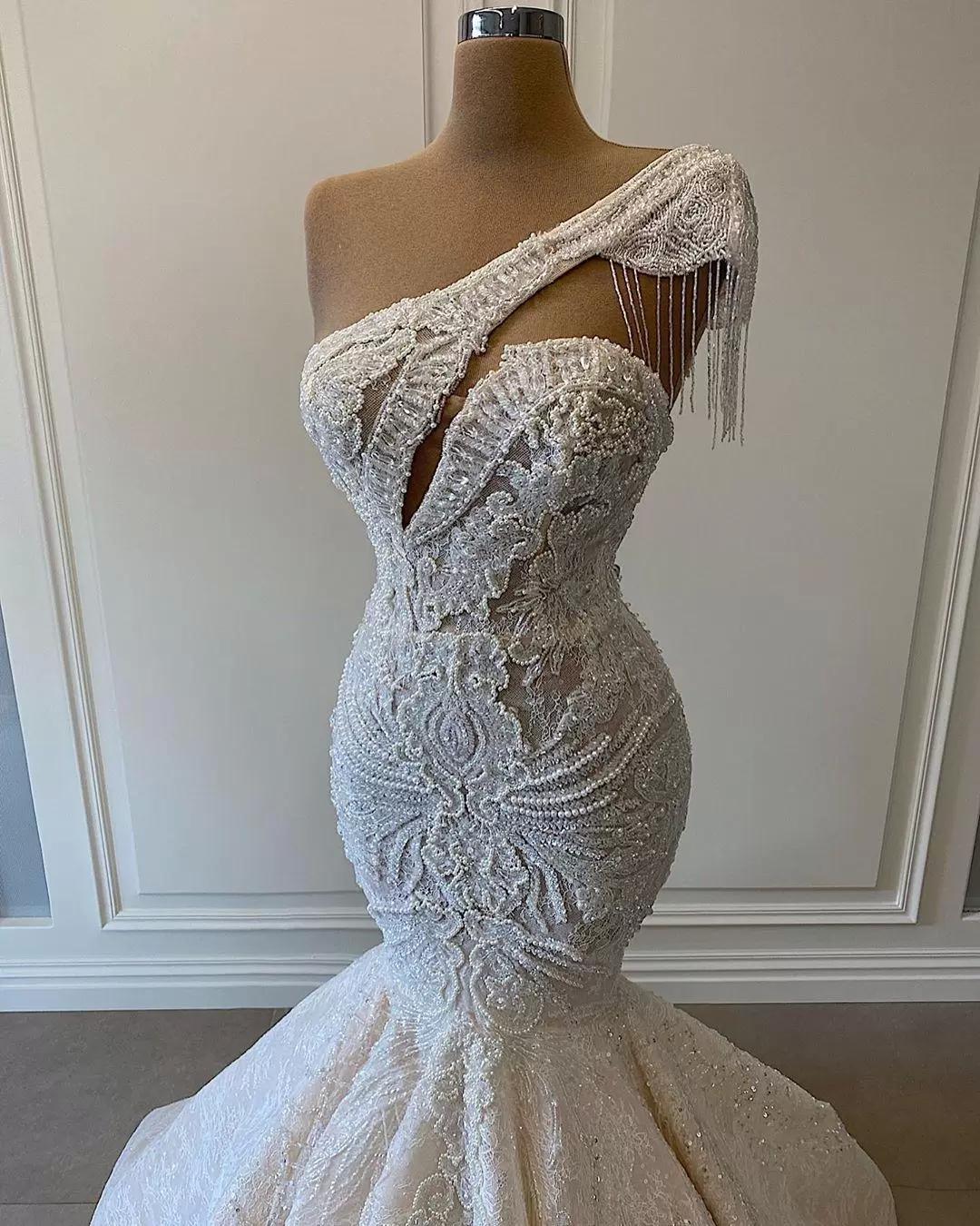 Sexy Mermaid Wedding Dresses Strapless Sleeveless Luxurious Lace Beaded One Shoulder Wedding Gown Sweep Train robe de mariée