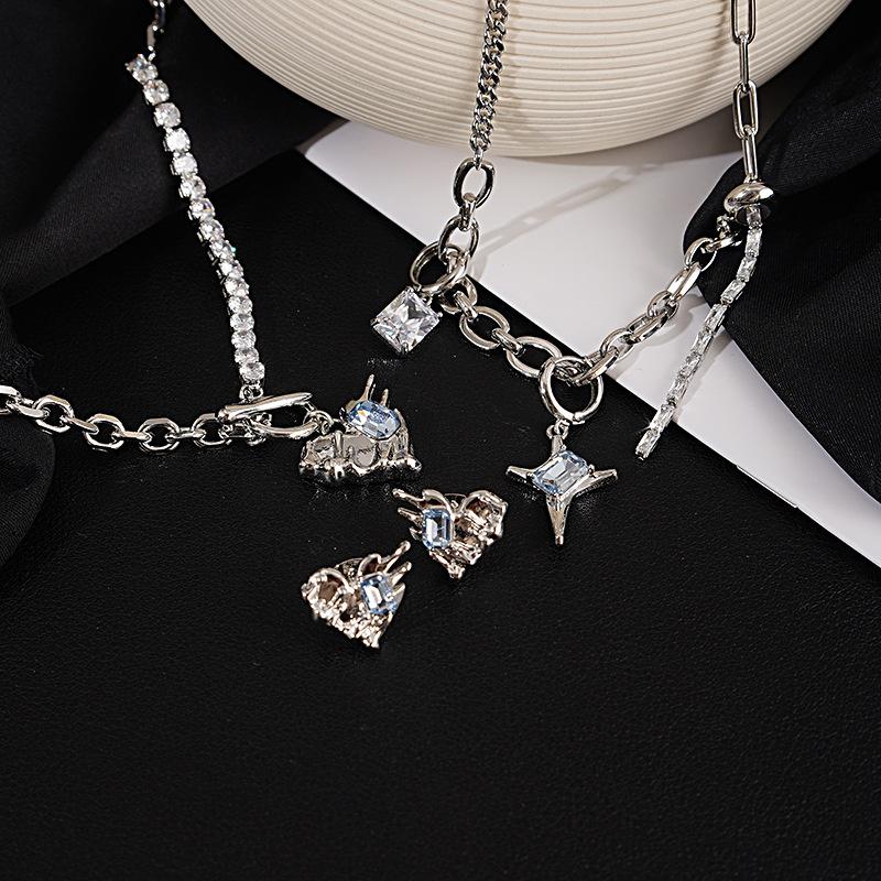 Pendant Necklaces Love Necklace Female European And American Spiked Choker Zircon Stitching Sweater Chain For Women Accessories JewelryPenda
Pendant Necklaces Love Necklace Female European And American Spiked Choker Zircon Stitching Sweater Chain For Women Accessories JewelryPenda