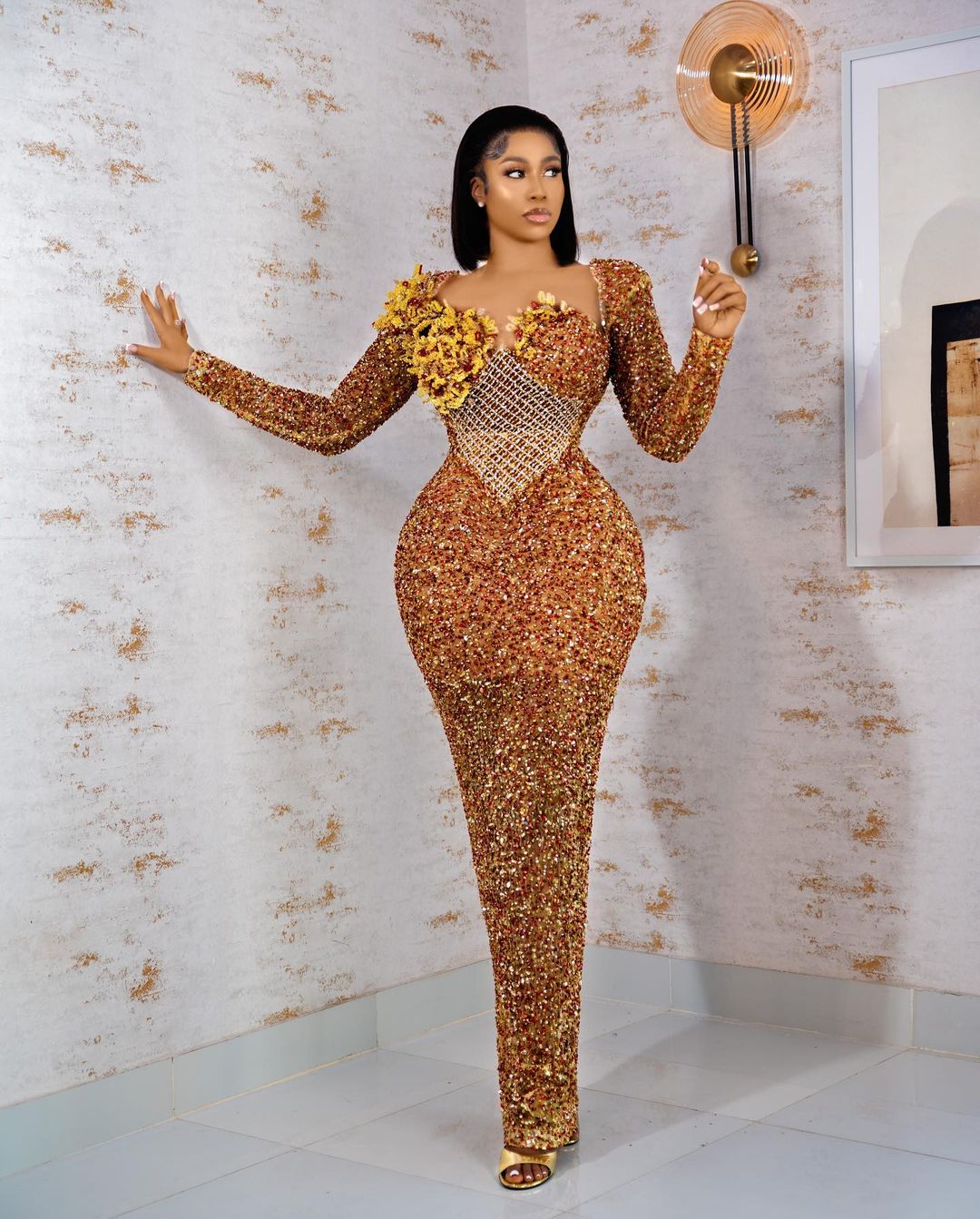 Plus Size Arabic Aso Ebi Gold Sparkly Sheath Prom Dresses Beaded Sheer Neck Evening Formal Party Second Reception Birthday Engagement Gowns Dress ZJ47