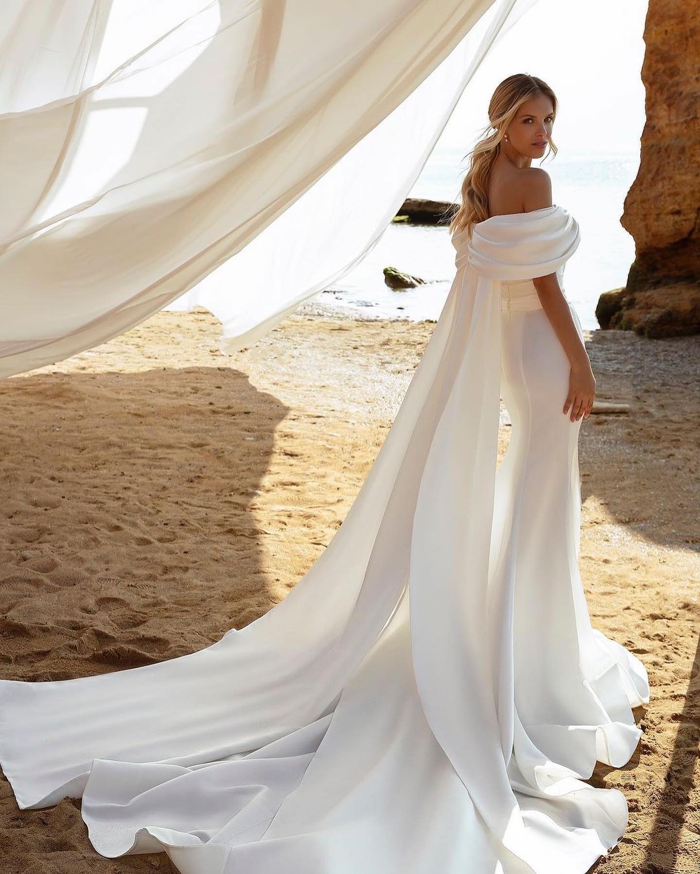 Fashion Mermaid Wedding Dresses With Big Bow Sweep Train Bridal Gowns Off The Shoulder Neck Beach Trumpet Satin robe de mariee