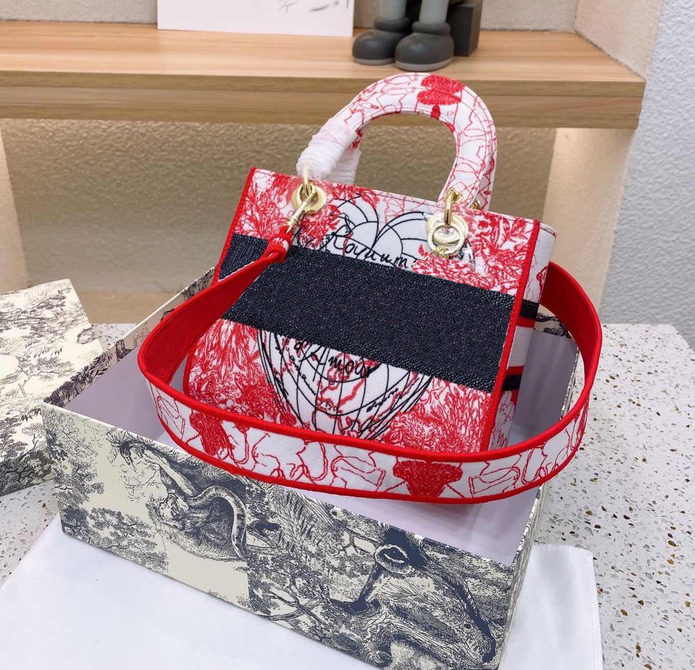 Luxurys shopping bag Designers Bags Handbag Classic Style Women Shoulder Bages High Quanlity Totes Fashion and All-match Nice Material cross, Make up for price
Luxurys shopping bag Designers Bags Handbag Classic Style Women Shoulder Bages High Quanlity Totes Fashion and All-match Nice Material cross, Make up for price