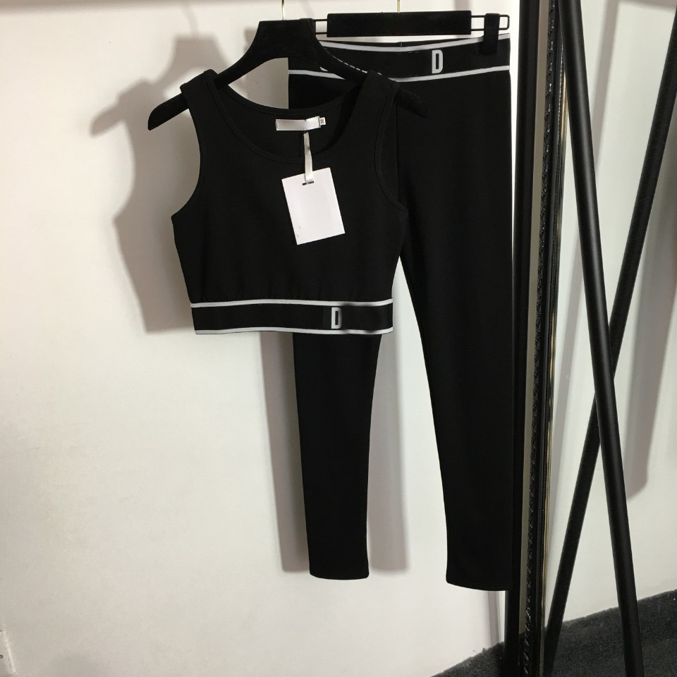 2022 New Yoga suit Letter webbed waistcoat Stretch slim Leggings Black fitness pants SML exercise tight
2022 New Yoga suit Letter webbed waistcoat Stretch slim Leggings Black fitness pants SML exercise tight