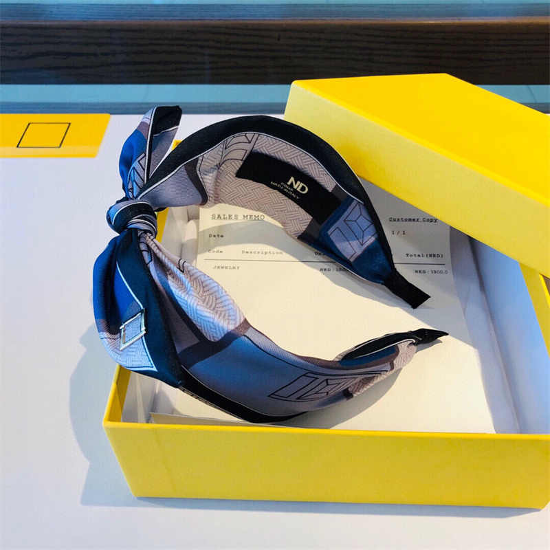 Fashion Hair Clips Designers Women Headband Luxury Letter Printing Wide Hair Bands Scarf Hairs Accessories Girls Party Headwraps With Box
Fashion Hair Clips Designers Women Headband Luxury Letter Printing Wide Hair Bands Scarf Hairs Accessories Girls Party Headwraps With Box