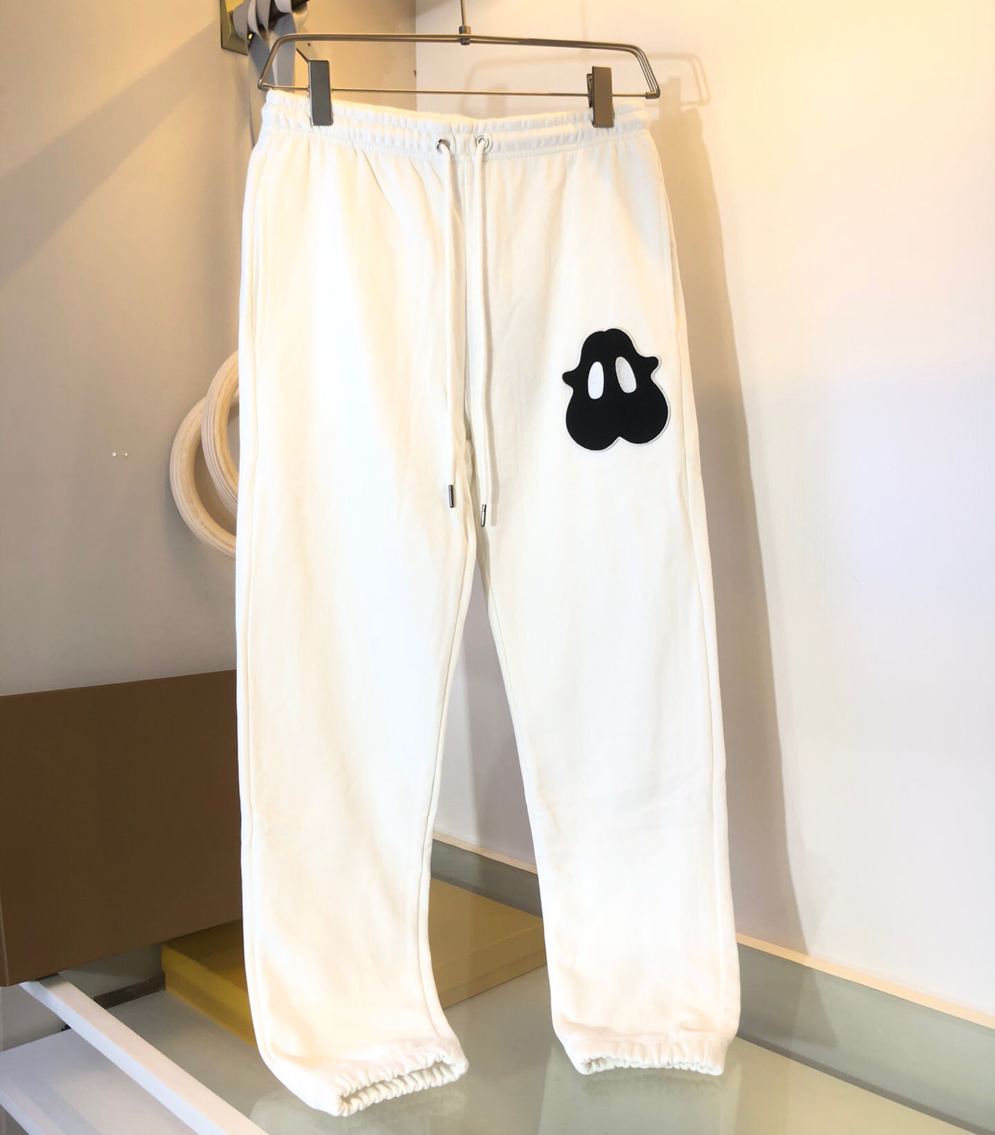 2022ss Custom Sweatpants High Quality Padded Sweat Pants for Cold Weather Winter Men Jogger Pants Casual Quantity Waterproof Cotton eee42w, Black
2022ss Custom Sweatpants High Quality Padded Sweat Pants for Cold Weather Winter Men Jogger Pants Casual Quantity Waterproof Cotton eee42w, Black