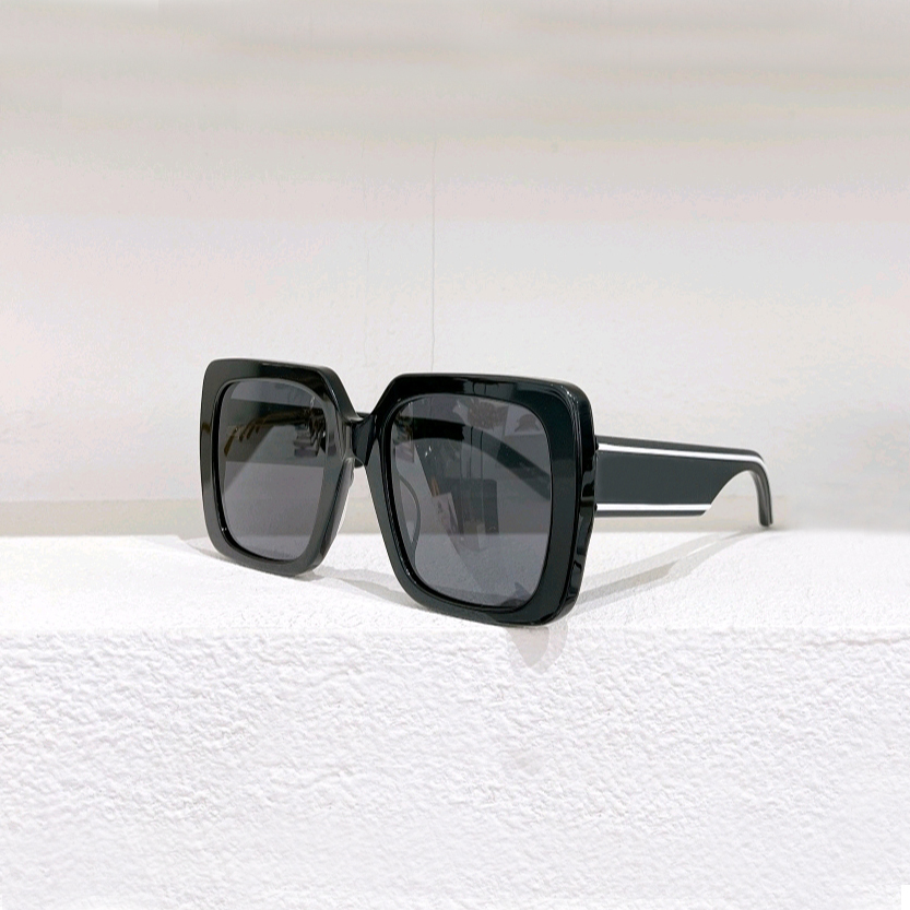 Shiny Black Square Sunglasses Dark Grey Lens for Women Sun Glasses Sonnenbrille Wrap Occhiali da sole UV Eyewear with Box
Shiny Black Square Sunglasses Dark Grey Lens for Women Sun Glasses Sonnenbrille Wrap Occhiali da sole UV Eyewear with Box