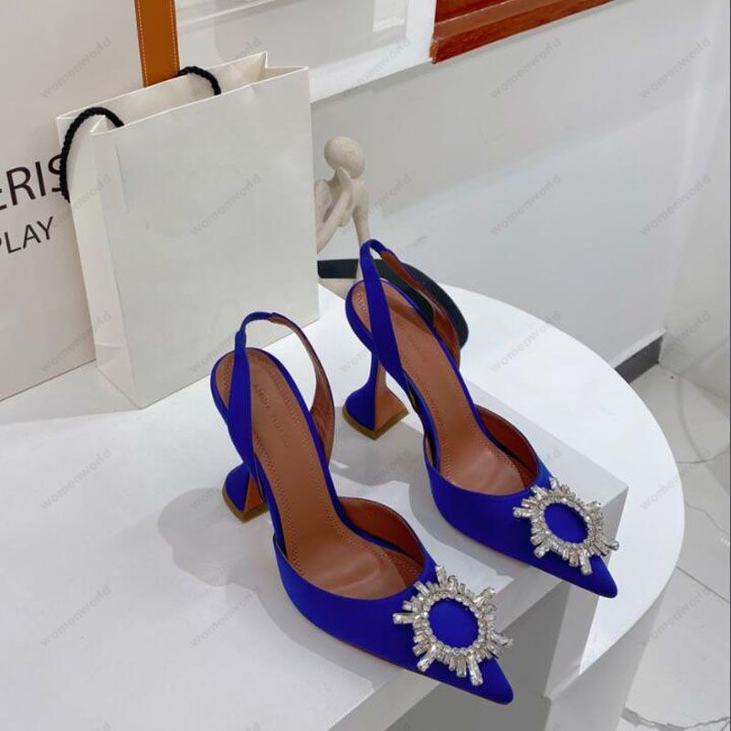 Luxury Designer Amina Muaddi Womens sandals leather sole designer high heels 10cm diamond chain decoration silk wedding sexy banquet women Blue Satin shoes, Only a shoe box
Luxury Designer Amina Muaddi Womens sandals leather sole designer high heels 10cm diamond chain decoration silk wedding sexy banquet women Blue Satin shoes, Only a shoe box