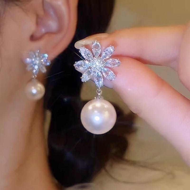 Dangle & Chandelier Sparkling Zircon Flower Pearl Earrings For Women Bride Wedding Party Jewelry Brincos GiftsDangle
Dangle & Chandelier Sparkling Zircon Flower Pearl Earrings For Women Bride Wedding Party Jewelry Brincos GiftsDangle