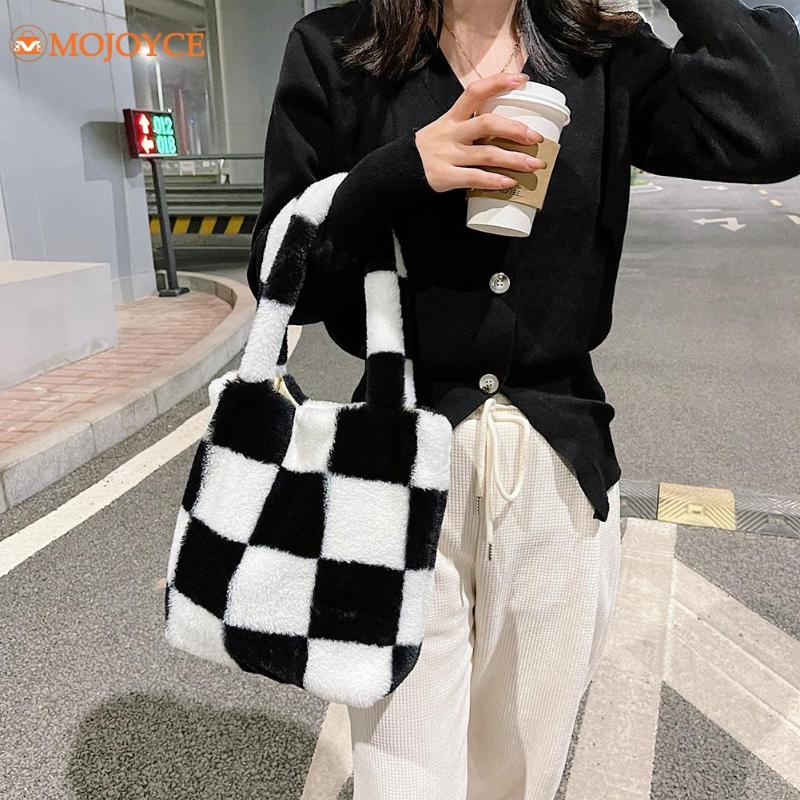 Evening Bags 2022 Fashion Checkered Print Soft Plush Shoulder Autumn Winter Hit Color Handbag Furry Fluffy Tote Bag Purse For Lady, Checkered b
Evening Bags 2022 Fashion Checkered Print Soft Plush Shoulder Autumn Winter Hit Color Handbag Furry Fluffy Tote Bag Purse For Lady, Checkered b