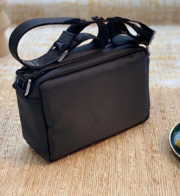 2022 latest classic chest bag men handbag coin purse canvas camera bag size 23cm, Yellow plaid
2022 latest classic chest bag men handbag coin purse canvas camera bag size 23cm, Yellow plaid
