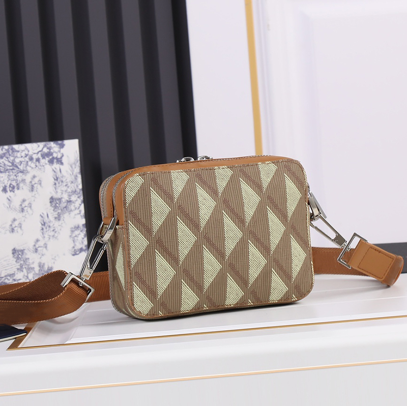 Lingot Shoulder Bags Men Messenger bag Top quality designer Obliques Diamond bags Women Fashion buckle Handbags, Color 1
Lingot Shoulder Bags Men Messenger bag Top quality designer Obliques Diamond bags Women Fashion buckle Handbags, Color 1