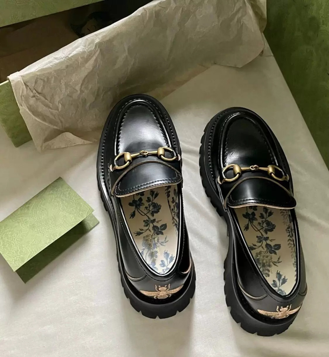 2022 Casual Shoes Top Quality Designer Leather Lug sole Horsebit Loafers Women Slip On Lady Moccasins Platform Heels Embroidery Bee Party Wedding Walking EU35-40
2022 Casual Shoes Top Quality Designer Leather Lug sole Horsebit Loafers Women Slip On Lady Moccasins Platform Heels Embroidery Bee Party Wedding Walking EU35-40