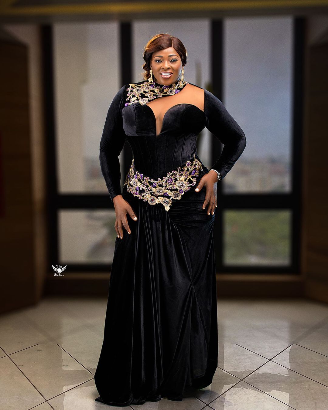 2022 Plus Size Arabic Aso Ebi Black Mermaid Velvet Prom Dresses Lace Beaded Crystals Evening Formal Party Second Reception Birthday Engagement Gowns D