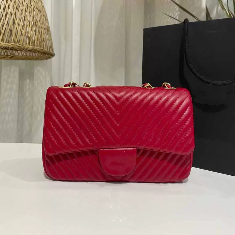 Ladies PU Crossbody Designer Bags Solid Color Stripes Classic Handbags Golden Metal Chain Shoulder Bag Timeless Diamond Quilting Flap Handbag Totes For Womens23CM, Extra freight
Ladies PU Crossbody Designer Bags Solid Color Stripes Classic Handbags Golden Metal Chain Shoulder Bag Timeless Diamond Quilting Flap Handbag Totes For Womens23CM, Extra freight