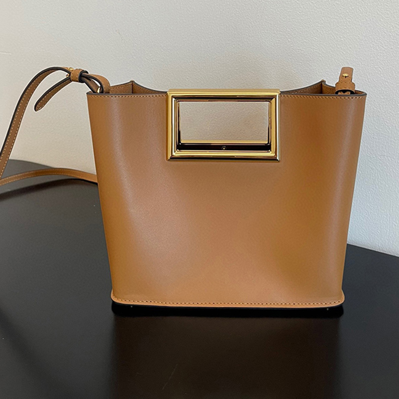 Design retro solid color leather shoulder bag hardware handle multi-functional ladies new fashion handbags large shopping bags fashion Joker Crossbody bag., White
Design retro solid color leather shoulder bag hardware handle multi-functional ladies new fashion handbags large shopping bags fashion Joker Crossbody bag., White