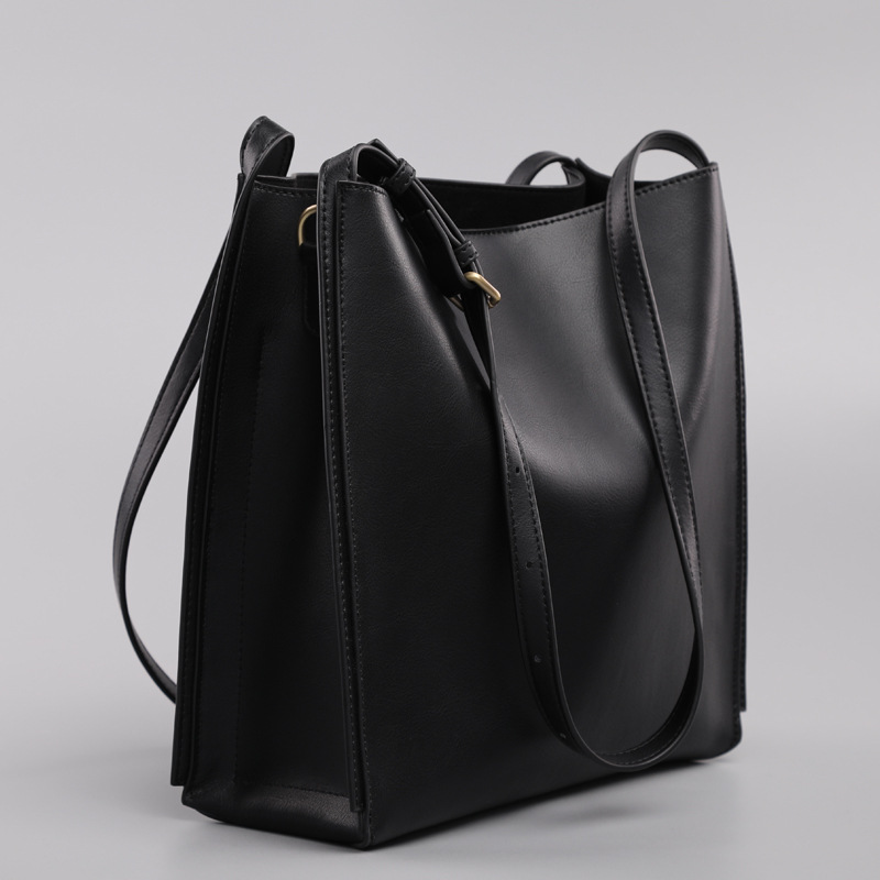 Totes Women one shoulder shopping bag Big high-capacity High quality Genuine leather material Wholesale Fashion Bags Mom Handbag Tote Black Dark brown splicing C669
Totes Women one shoulder shopping bag Big high-capacity High quality Genuine leather material Wholesale Fashion Bags Mom Handbag Tote Black Dark brown splicing C669