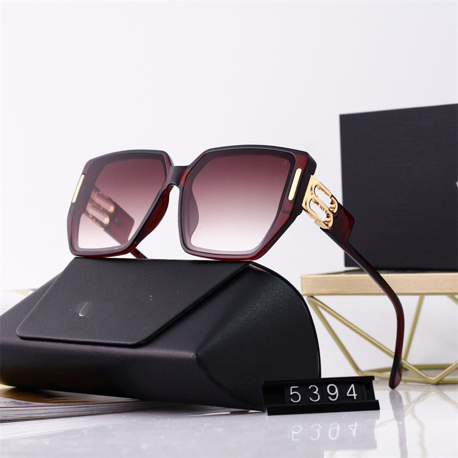 Luxury Designer Balencaigaity Sunglasses Retro Men Women Fashion Glasses Unisex Polarized Sunglasses Summer Outdoor Travel High Quality HGDFGR
Luxury Designer Balencaigaity Sunglasses Retro Men Women Fashion Glasses Unisex Polarized Sunglasses Summer Outdoor Travel High Quality HGDFGR