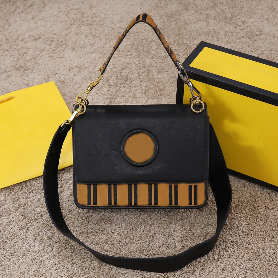 High quality Shoulder Bag Handbags designer messenger top layer leather material letter decoration sack002, Black
High quality Shoulder Bag Handbags designer messenger top layer leather material letter decoration sack002, Black