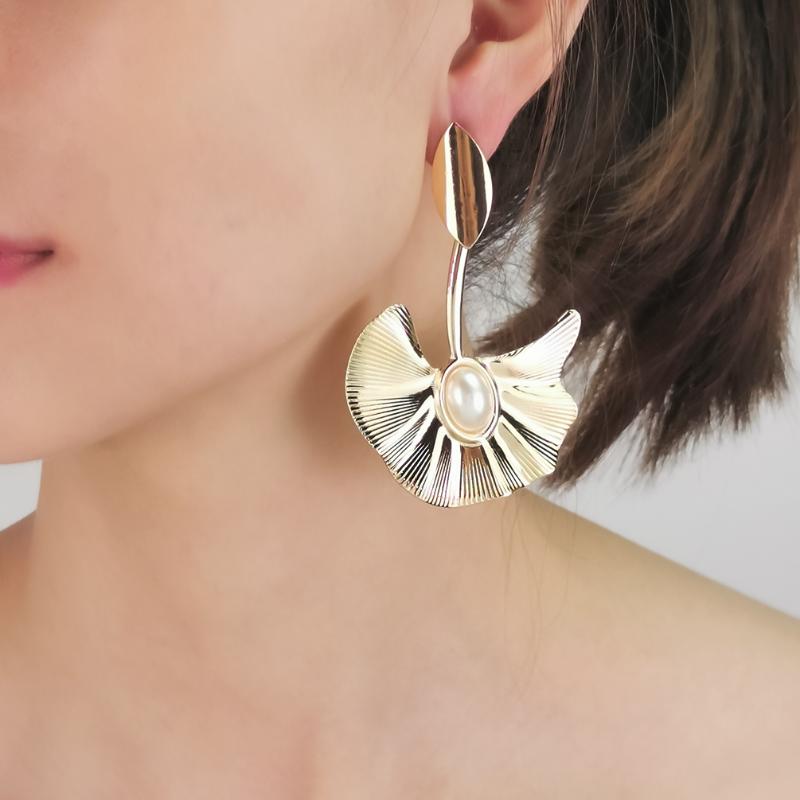 Dangle & Chandelier Big Leaf Drop Earrings For Women Imitation Pearl Metal Earings Statement Punk Jewelry Wholesale UKMOCDangle
Dangle & Chandelier Big Leaf Drop Earrings For Women Imitation Pearl Metal Earings Statement Punk Jewelry Wholesale UKMOCDangle