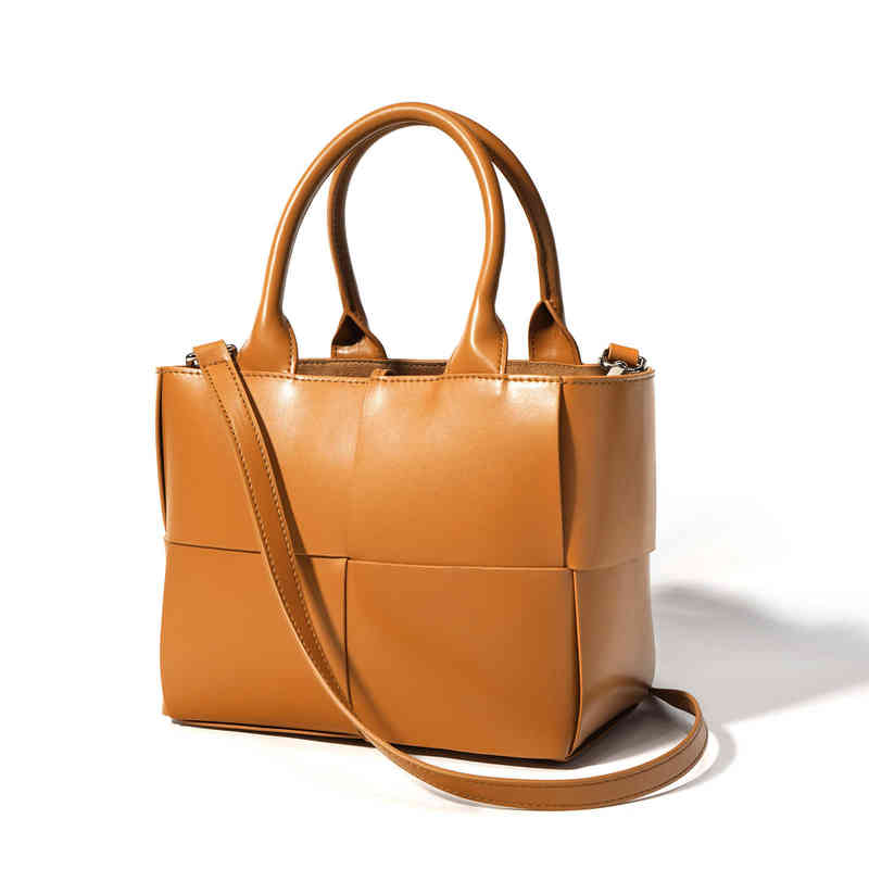 Cowhide Woven Tote Bag Women's Single Shoulder Messenger Bag Leather High Texture Handbag 220614, Black
Cowhide Woven Tote Bag Women's Single Shoulder Messenger Bag Leather High Texture Handbag 220614, Black