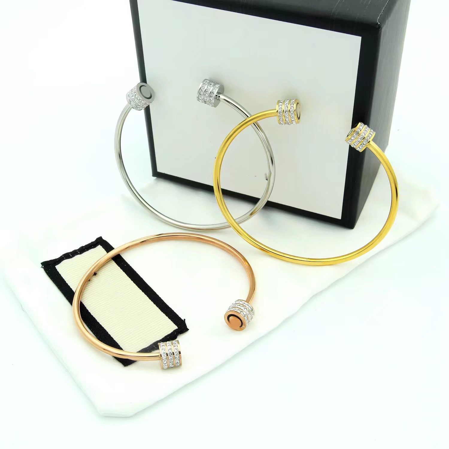 Fashion Classic Hoop Shape Bangle Gold Men Women Double G Letter Crystal Rhinestone Lovers Engagement Bracelet Jewelry No Box
Fashion Classic Hoop Shape Bangle Gold Men Women Double G Letter Crystal Rhinestone Lovers Engagement Bracelet Jewelry No Box