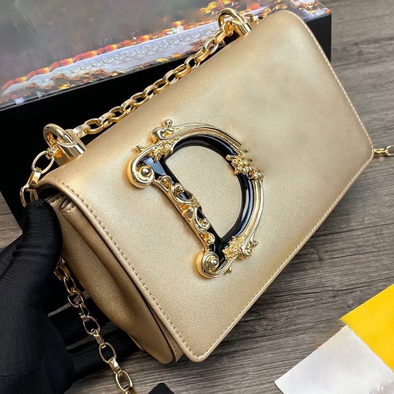 2022 Newest Organ Bag Designer Vintage Gold Plated Flip Flap Diagonal Ladies Shoulder Bag High Quality With Chain Fashion Party Banquet, Sapphire blue
2022 Newest Organ Bag Designer Vintage Gold Plated Flip Flap Diagonal Ladies Shoulder Bag High Quality With Chain Fashion Party Banquet, Sapphire blue
