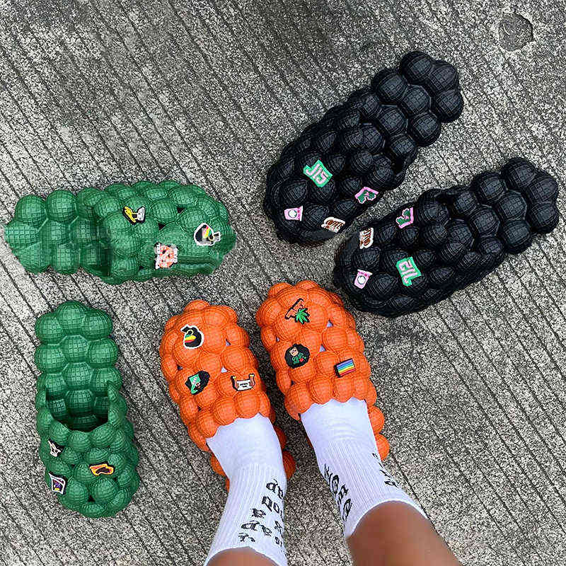 Slipper New Bubble Slides with Charms Womens Summer Slippers Bubbles Shoes Beach Flip Flops Men 2022 Designer Platform Sandals Outdoor 0729, No charms -beige
Slipper New Bubble Slides with Charms Womens Summer Slippers Bubbles Shoes Beach Flip Flops Men 2022 Designer Platform Sandals Outdoor 0729, No charms -beige