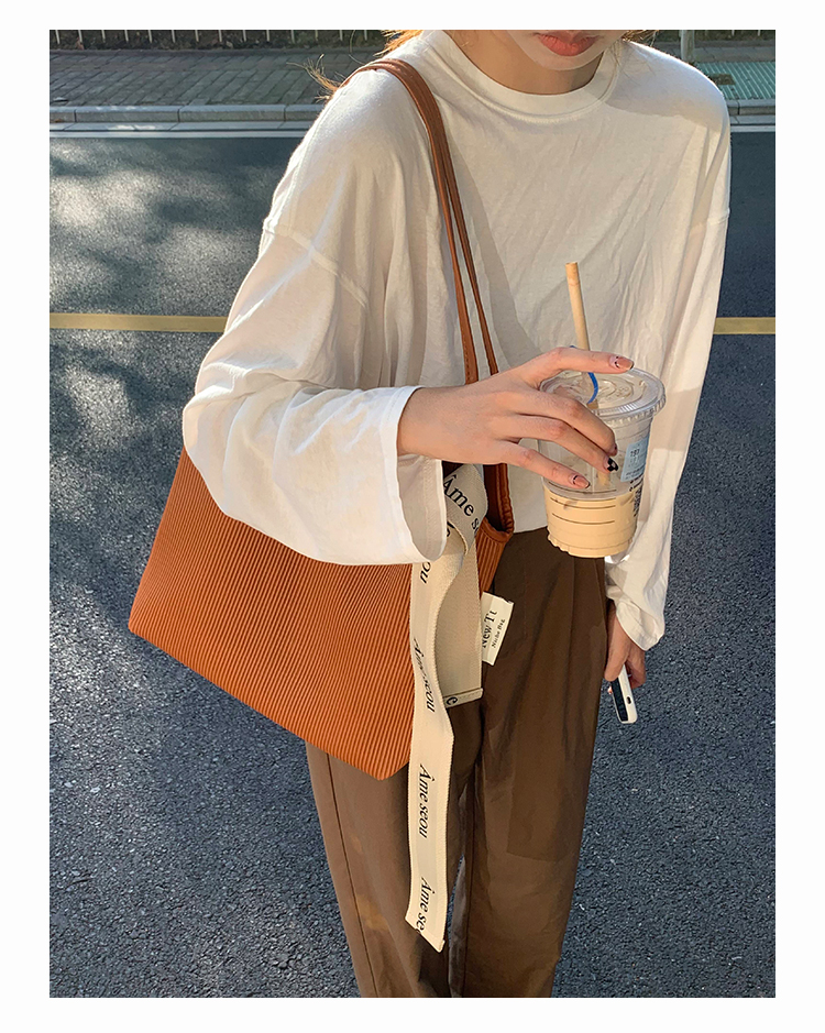 2022 Designer bags womens crossbody handbag purses lady tote bag Coin Purse womens shoulder bags 3 pieces 8048, 30x11x25cm
2022 Designer bags womens crossbody handbag purses lady tote bag Coin Purse womens shoulder bags 3 pieces 8048, 30x11x25cm