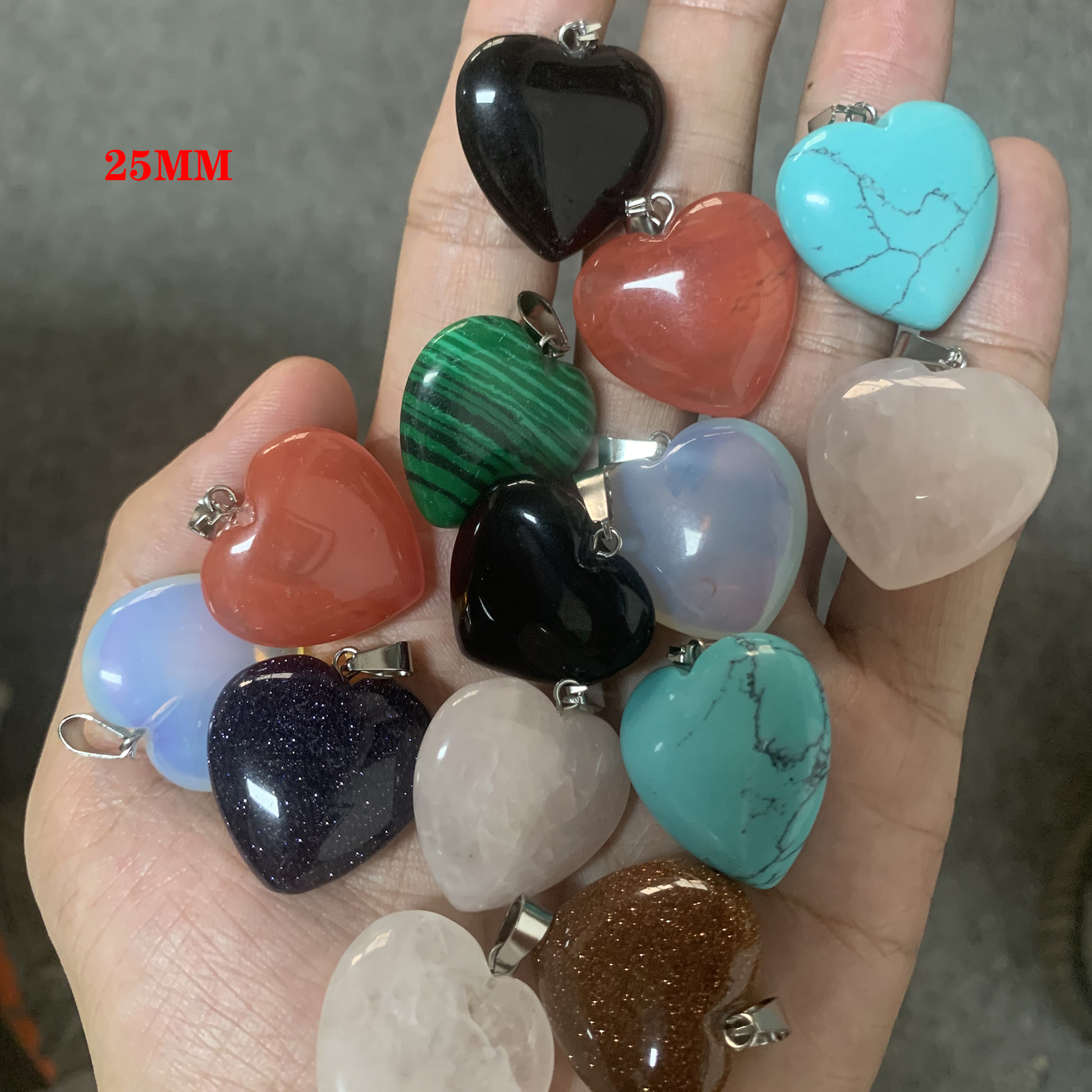 Natural Crystal Stone Pendant Necklace Hand Carved Creative Heart Shaped Gemstone Necklaces Fashion Accessory Gift With Chain 20MM 25MM