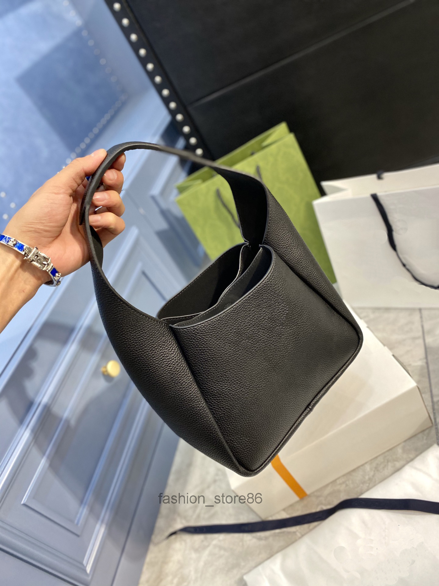 Bags soft leather handbag space women's underarm bag designer bag bright color universal P, Black
Bags soft leather handbag space women's underarm bag designer bag bright color universal P, Black