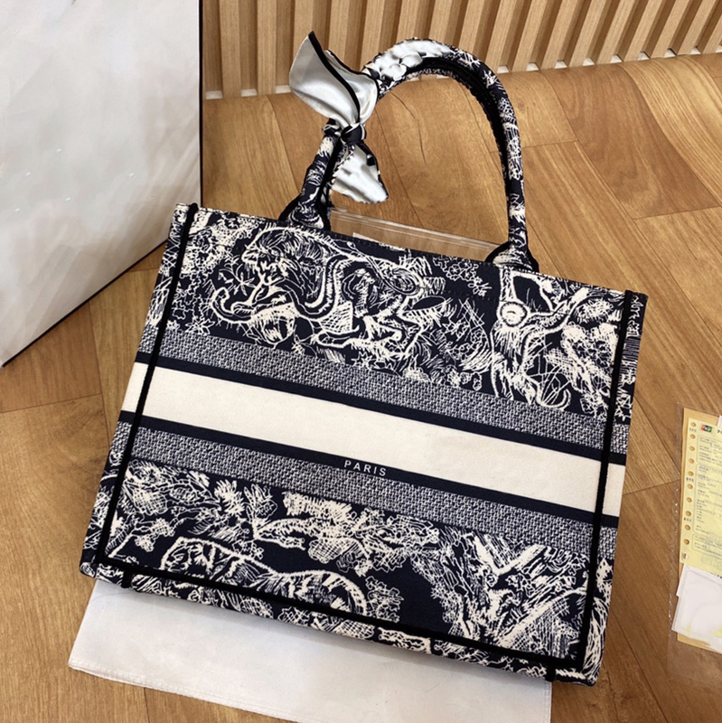 Women Large 42cm Medium 36cm Designers Tote Bag Blue Grey Printed Cotton Totes Bags Top Handles Shopping Bag Lady Classic Handbags Party Casual Fashion
Women Large 42cm Medium 36cm Designers Tote Bag Blue Grey Printed Cotton Totes Bags Top Handles Shopping Bag Lady Classic Handbags Party Casual Fashion