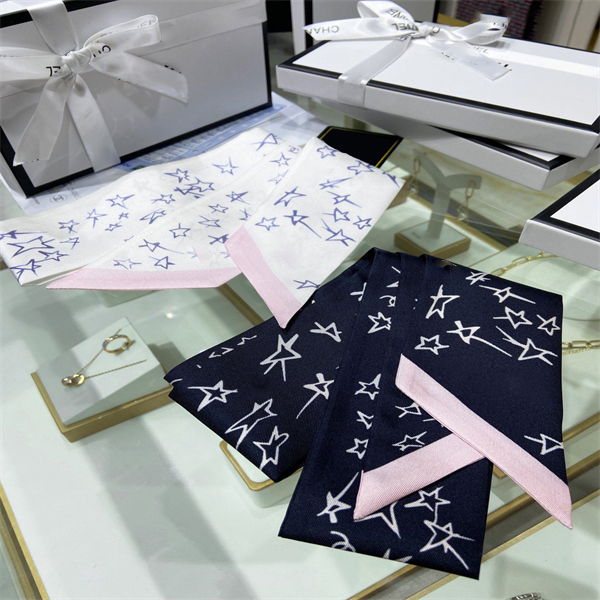 Counters Quality Classic Designer Handbag shawls Headbands Women Letter stars Silk Scraves Bandeaux Bag Hair
Counters Quality Classic Designer Handbag shawls Headbands Women Letter stars Silk Scraves Bandeaux Bag Hair