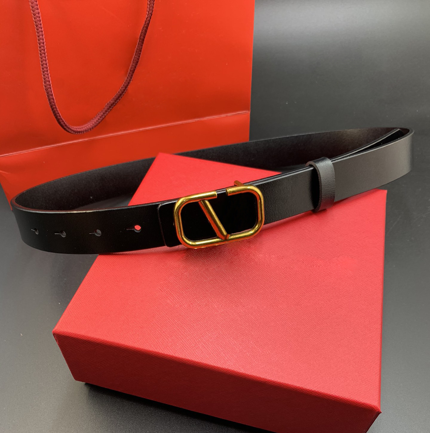 Luxurys designers belt Leather for women's Fashion belts high quality gold smooth buckle classic style women beautiful, As pics
Luxurys designers belt Leather for women's Fashion belts high quality gold smooth buckle classic style women beautiful, As pics