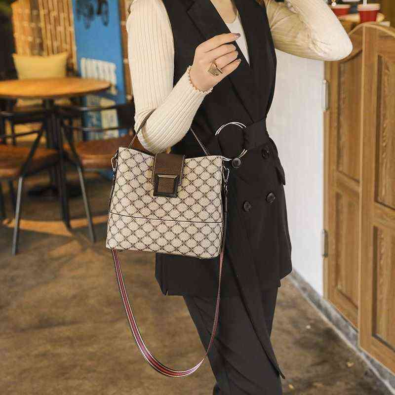 Handbags Outlet Leather women's new large capacity bucket temperament one shoulder handbag versatile messenger, Beige gray
Handbags Outlet Leather women's new large capacity bucket temperament one shoulder handbag versatile messenger, Beige gray