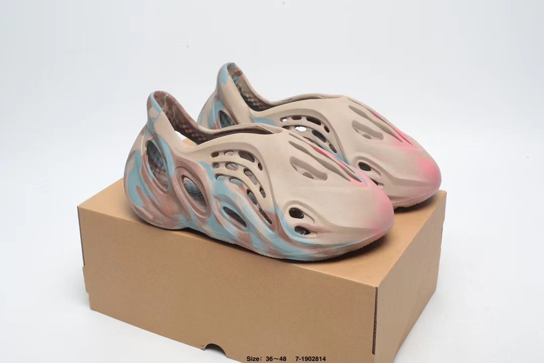Ye ezy Foam Runner hole sandals 100% eco-friendly algae 3D design sports beach shoes couple models shoes 36-48 without box 13colors, Red
Ye ezy Foam Runner hole sandals 100% eco-friendly algae 3D design sports beach shoes couple models shoes 36-48 without box 13colors, Red