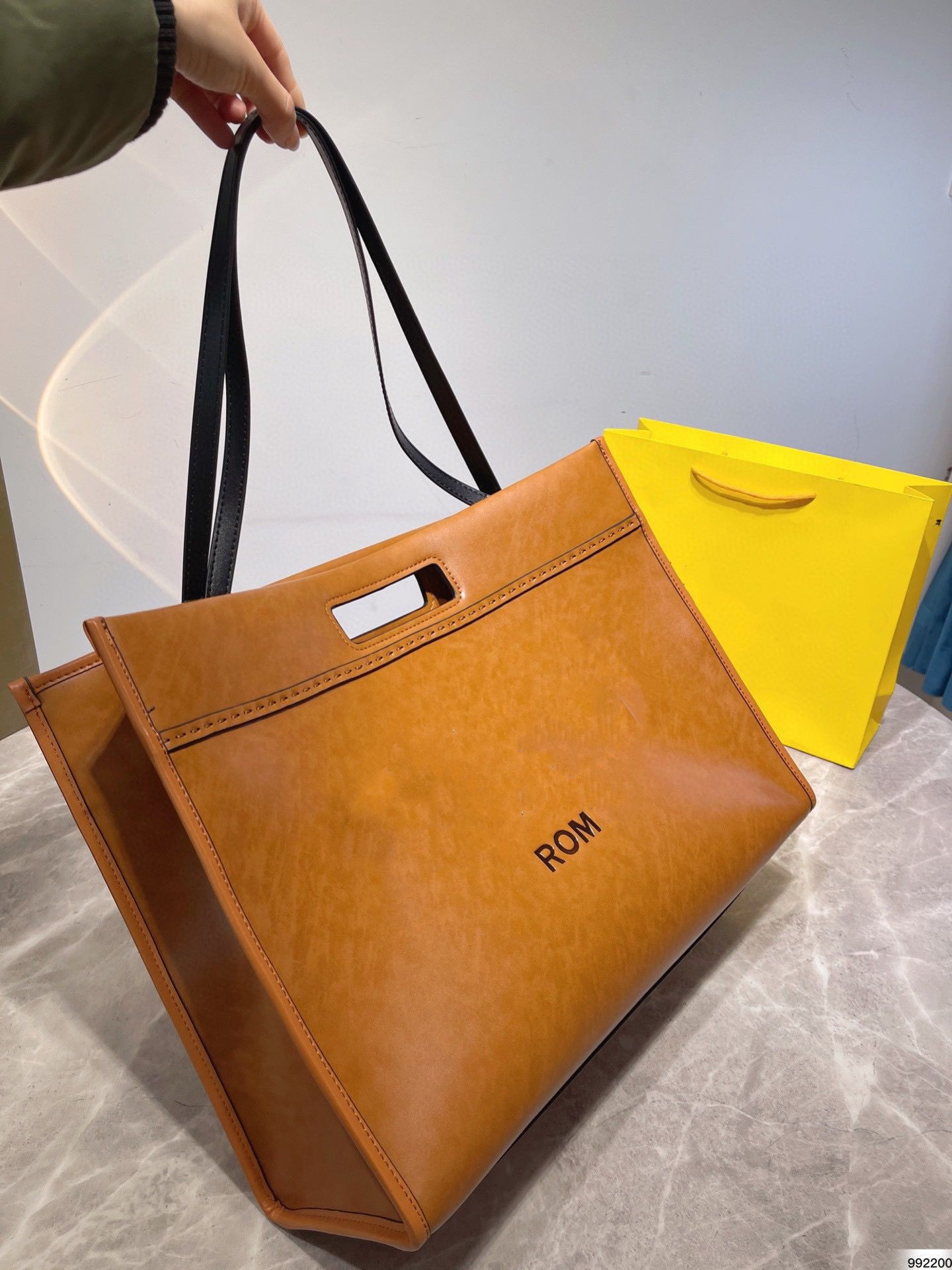 Women Luxurys Designers bags AAA quality leather handbags Fashion Womens Handbag Totes Designer Ladies Shoulder Bag, Brown-40*28cm
Women Luxurys Designers bags AAA quality leather handbags Fashion Womens Handbag Totes Designer Ladies Shoulder Bag, Brown-40*28cm