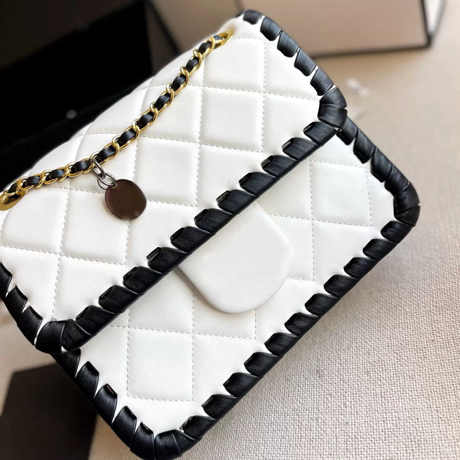 

22Ss Mini Braided Tofu Flap Bag Calfskin Sequined Contrast Color Design Classic Quilted Hardware Chain Crossbody Shoulder Bag Designer Luxury Clutch L58 Sacoche, No box