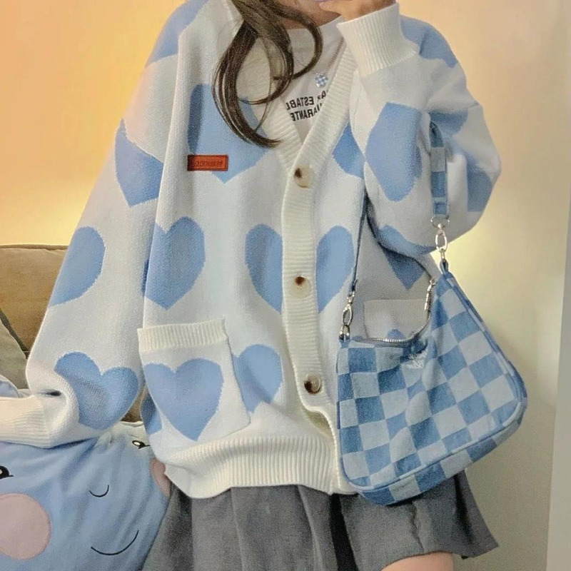 Deeptown Kawaii Korean Style Heart Print Blue Sweater Cardigan Women Cute Harajuku Preppy Fashion V-neck Jumper Female Tops 220514
Deeptown Kawaii Korean Style Heart Print Blue Sweater Cardigan Women Cute Harajuku Preppy Fashion V-neck Jumper Female Tops 220514