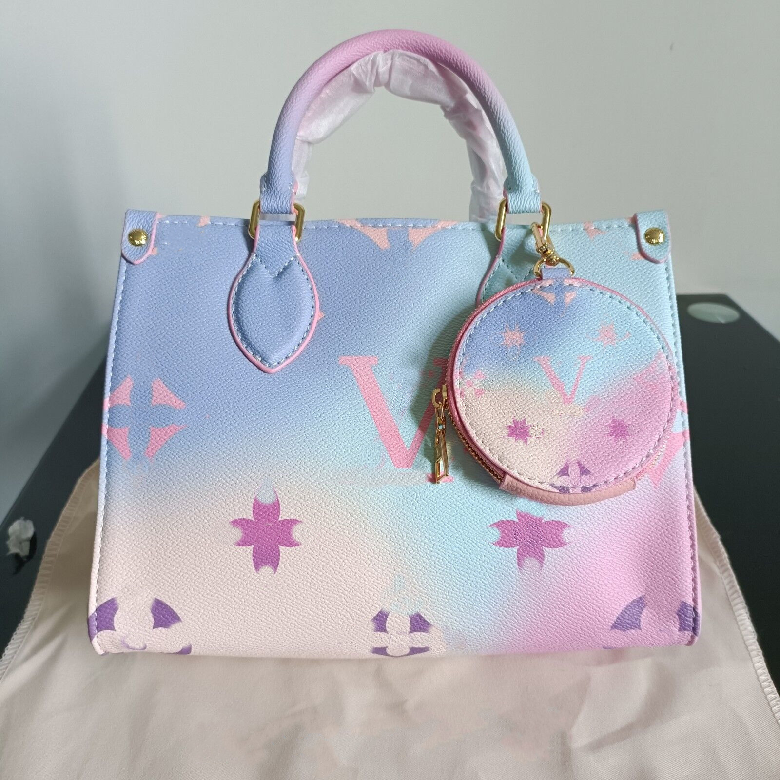 Designer Onthego PM MM Tote Shoulder Bag Sunrise Pastel Purse Never Monograms full Handle Speedy Handbag Women CrossBody On The Go, With original logo
Designer Onthego PM MM Tote Shoulder Bag Sunrise Pastel Purse Never Monograms full Handle Speedy Handbag Women CrossBody On The Go, With original logo