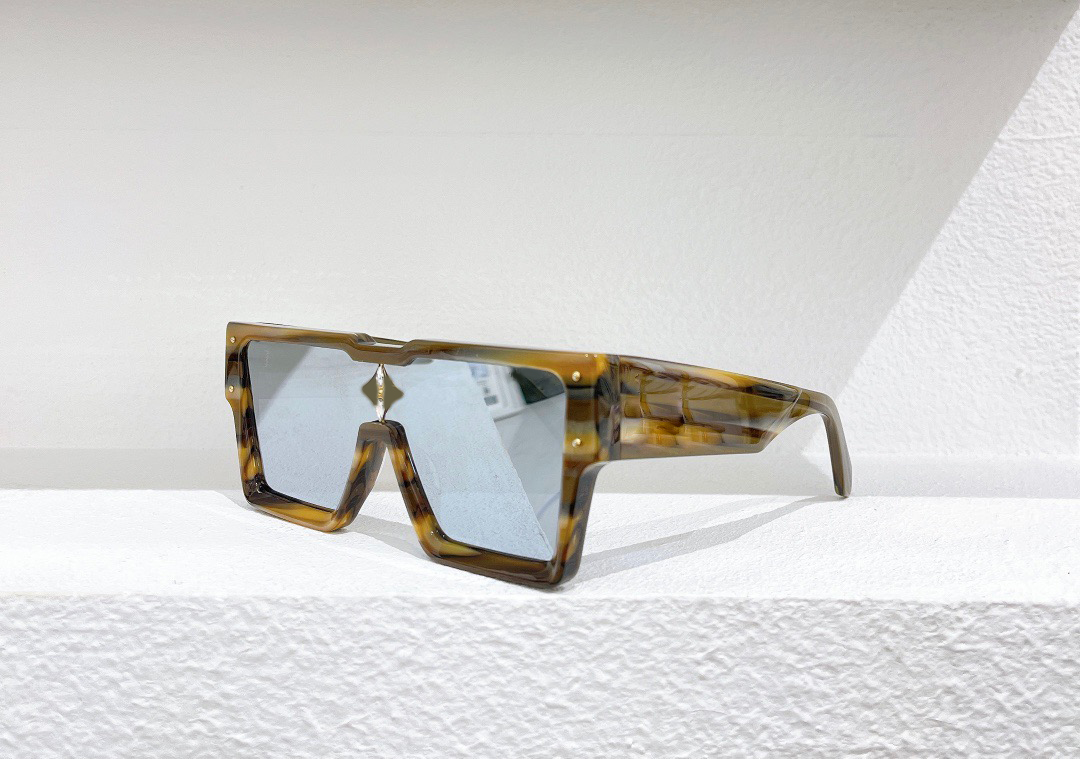 hot luxury designer sunglasses for women Cyclone plate ultra-thick frame one-piece lens with four-leaf crystal decoration classic sun glasses UV400 with original box
hot luxury designer sunglasses for women Cyclone plate ultra-thick frame one-piece lens with four-leaf crystal decoration classic sun glasses UV400 with original box