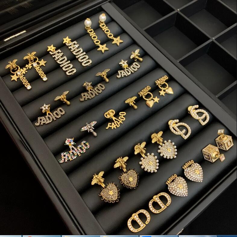 Designer Jewelry stud earring micro inlays diamonds earring 18K gold plated love letter vintage woman metal non-fading Celebrity female earrings e32M
Designer Jewelry stud earring micro inlays diamonds earring 18K gold plated love letter vintage woman metal non-fading Celebrity female earrings e32M