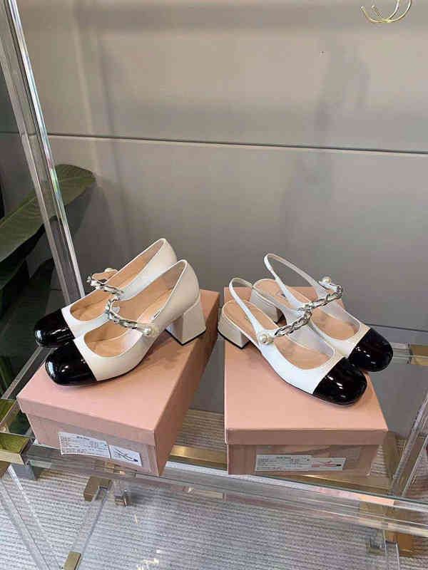 Dress Shoes Miu family high heels in autumn and winter women's round head Mary Jane shoes thick heel one button single shoe leather, 2# shoe box
Dress Shoes Miu family high heels in autumn and winter women's round head Mary Jane shoes thick heel one button single shoe leather, 2# shoe box
