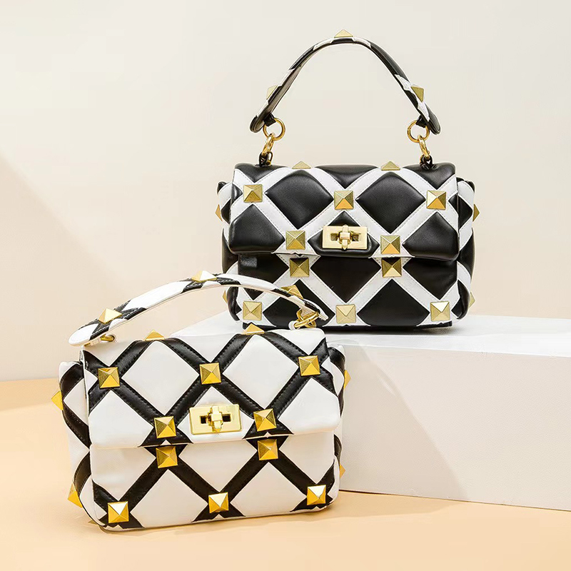 Designer Women Rivet Crossbody Shoulder Bag 2022s Vintage Fashion Diamond Lattice Handbags PU Leather Patchwork Handbag Luxurys Designers Bags High Quality, Black
Designer Women Rivet Crossbody Shoulder Bag 2022s Vintage Fashion Diamond Lattice Handbags PU Leather Patchwork Handbag Luxurys Designers Bags High Quality, Black