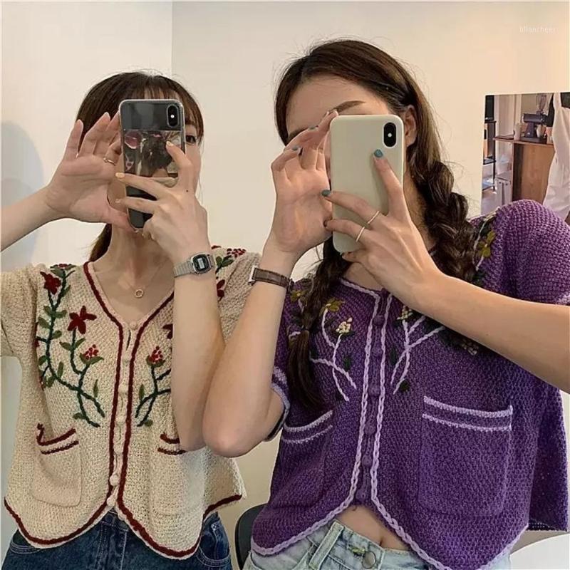Women' Blouses & Shirts Women 2022 Fashion Floral Embroider Buttons Vintage V Neck Short Sleeve Female Blusas Chic Tops, Beige
Women' Blouses & Shirts Women 2022 Fashion Floral Embroider Buttons Vintage V Neck Short Sleeve Female Blusas Chic Tops, Beige