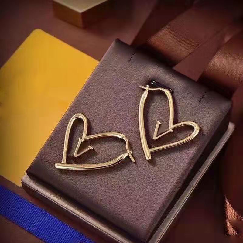 Designer Jewelry luxury Womens earring Classic Love hoop Earrings Fashion Style Studs Gold Plated Stud brand earrings for Women girls Party Gifts With Box
Designer Jewelry luxury Womens earring Classic Love hoop Earrings Fashion Style Studs Gold Plated Stud brand earrings for Women girls Party Gifts With Box