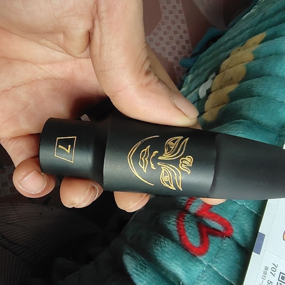 New saxophone bakelite Mouthpiece alto soprano tenor saxophone drop E drop B tune No. 5 No. 6 No. 7 woodwind instrument
New saxophone bakelite Mouthpiece alto soprano tenor saxophone drop E drop B tune No. 5 No. 6 No. 7 woodwind instrument